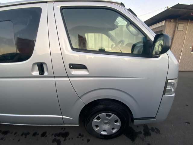 Toyota Hiace Van 4