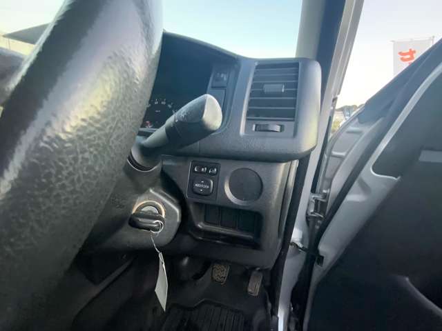 Toyota Hiace Van 7