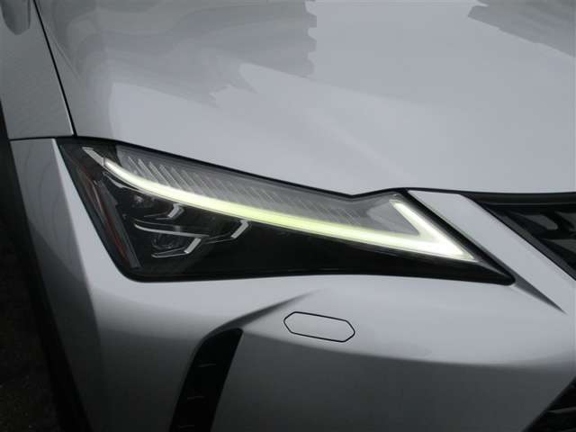 Lexus UX 7
