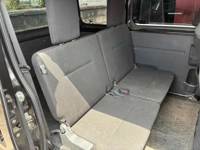 Daihatsu Hijet Cargo 12