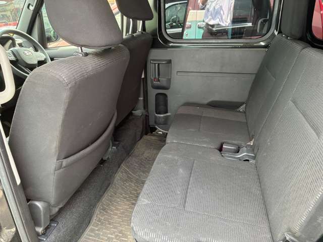 Daihatsu Hijet Cargo 10