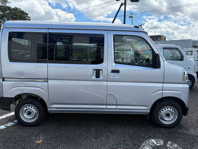 Daihatsu Hijet Cargo 4