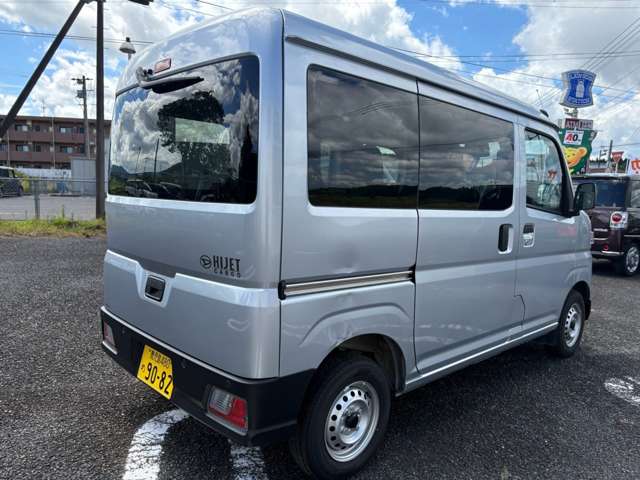 Daihatsu Hijet Cargo 6