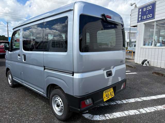 Daihatsu Hijet Cargo 7
