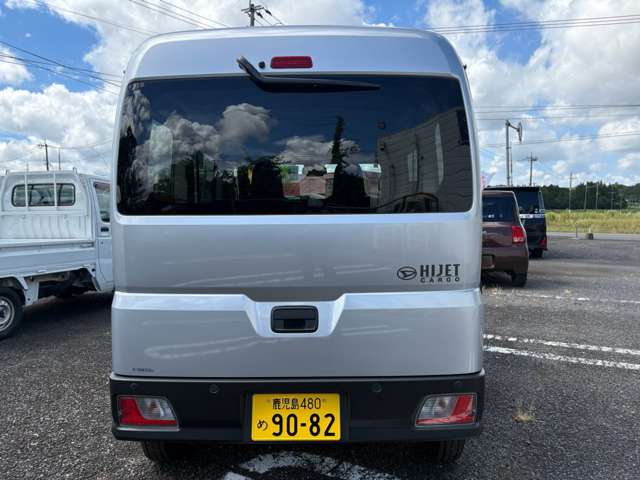 Daihatsu Hijet Cargo 8