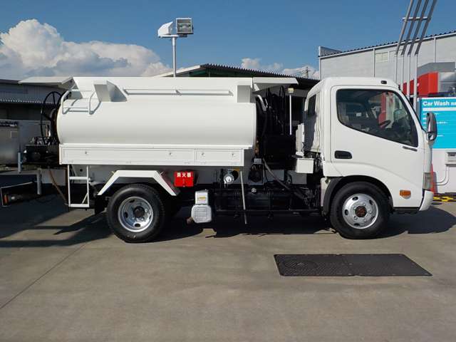 Hino Dutro 6