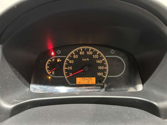 Nissan AD 5