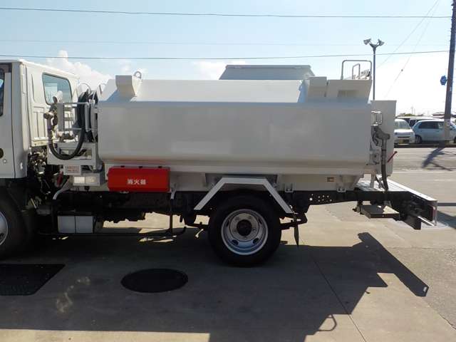 Isuzu Elf 11