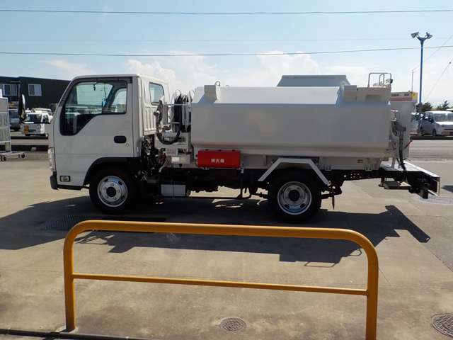 Isuzu Elf 2