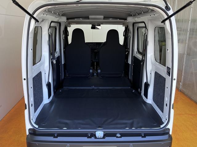 Daihatsu Hijet Cargo 11