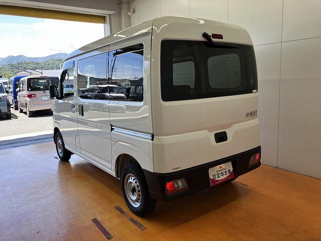 Daihatsu Hijet Cargo 6