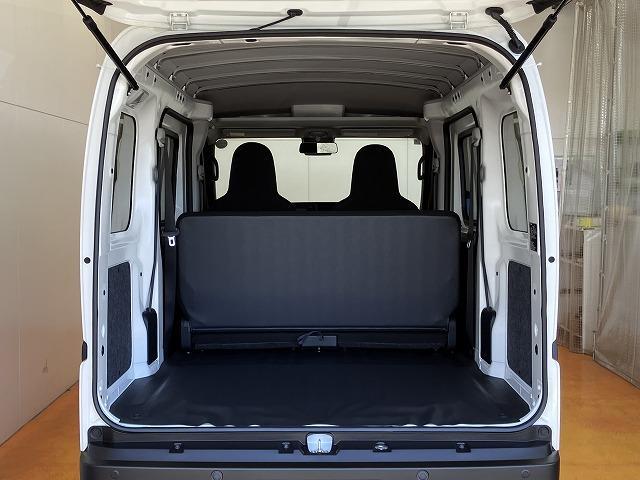 Daihatsu Hijet Cargo 10