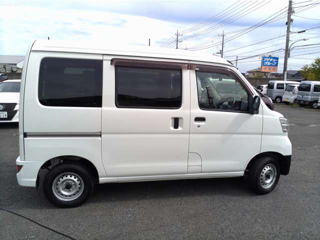 Daihatsu Hijet Cargo 8