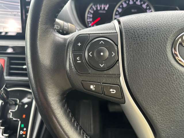 Toyota Voxy 12
