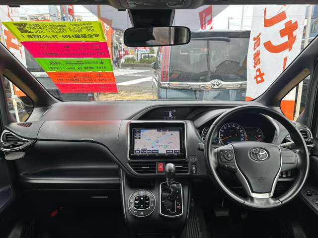 Toyota Voxy 4