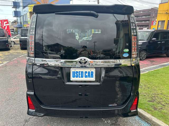 Toyota Voxy 6