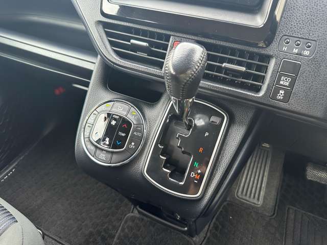 Toyota Voxy 10