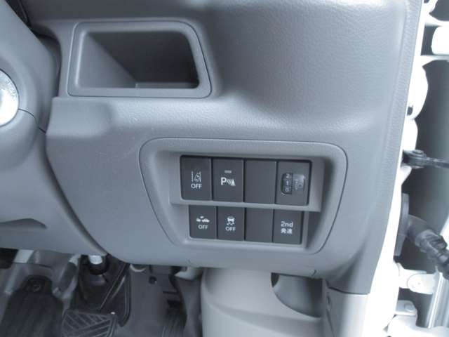 Nissan NV100 Clipper 4