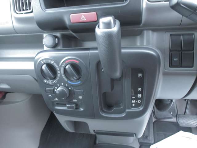 Nissan NV100 Clipper 5