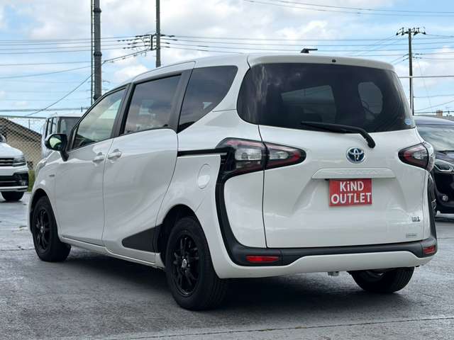 Toyota Sienta 11