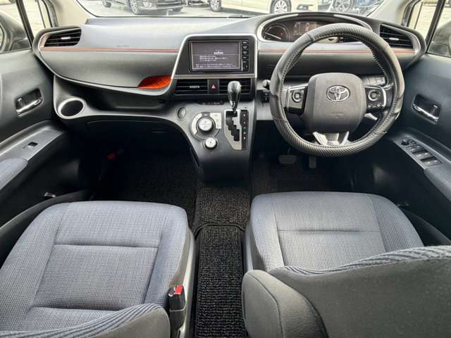 Toyota Sienta 5