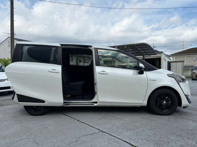 Toyota Sienta 8