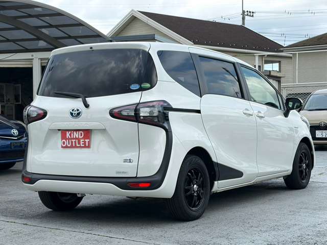 Toyota Sienta 10