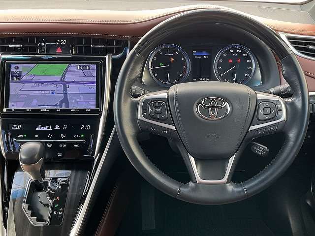 Toyota Harrier 4