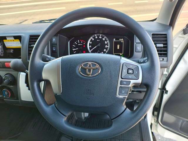 Toyota Hiace Van 11