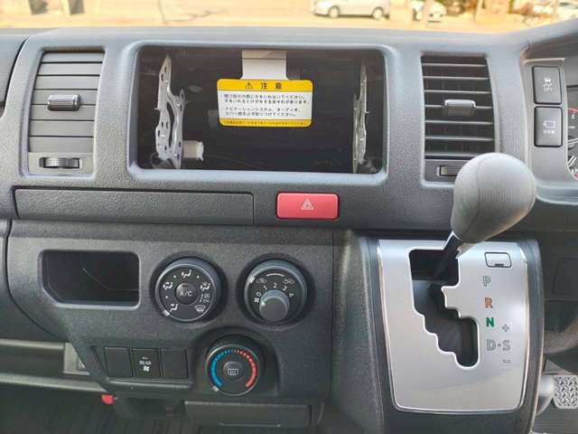 Toyota Hiace Van 12