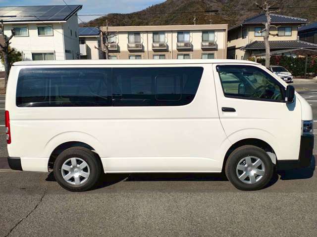 Toyota Hiace Van 7