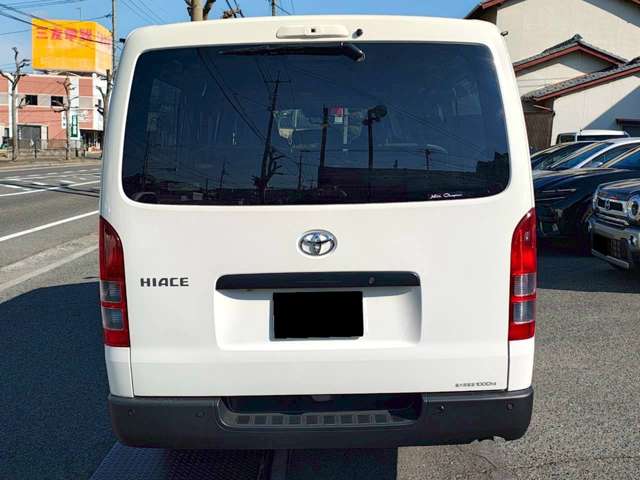 Toyota Hiace Van 9