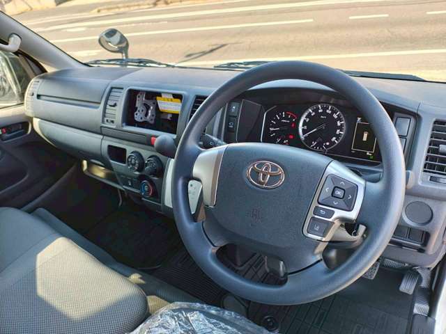 Toyota Hiace Van 10