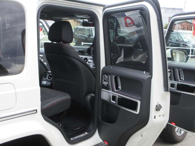 Mercedes-Benz G-Class 8