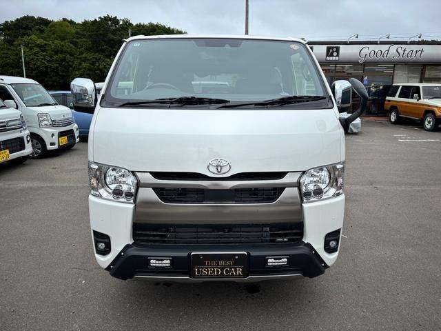 Toyota Hiace Van 4
