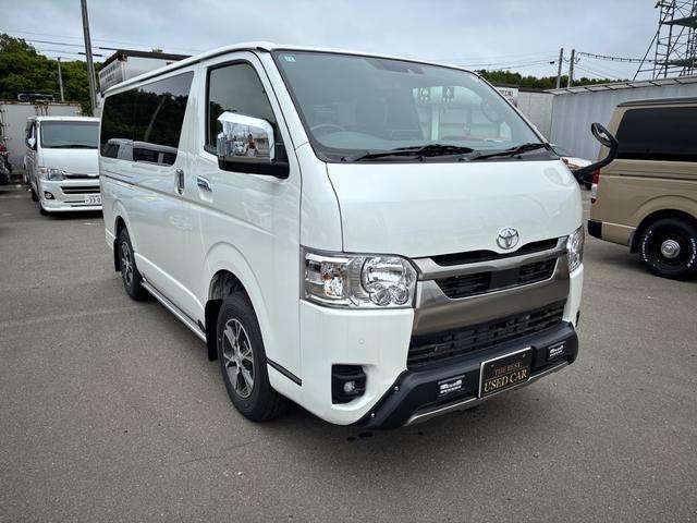Toyota Hiace Van 5