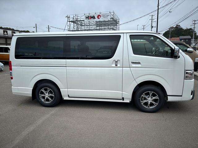 Toyota Hiace Van 6