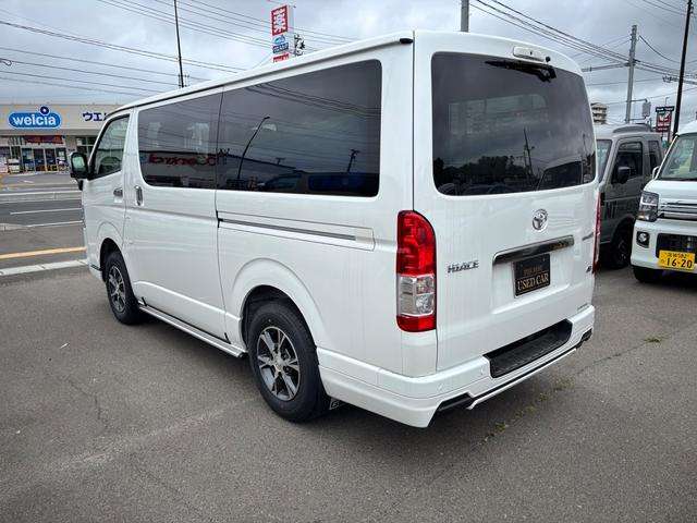 Toyota Hiace Van 8
