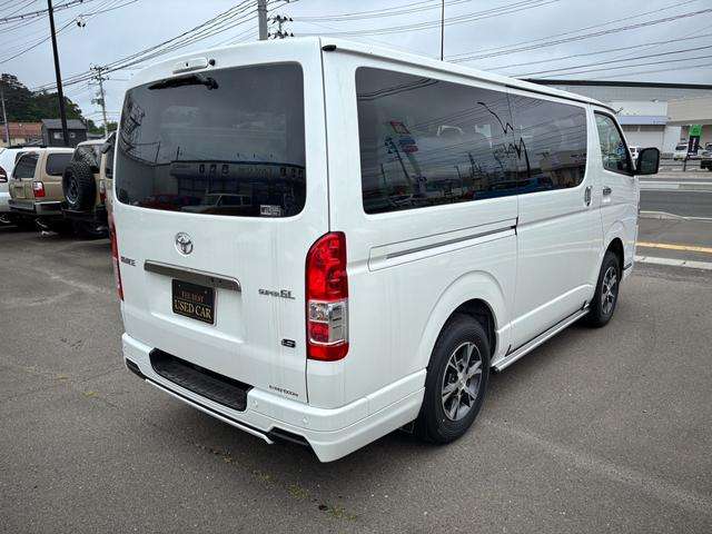 Toyota Hiace Van 9