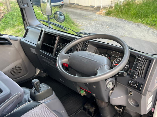 Isuzu Elf 2