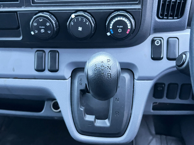 Mitsubishi Fuso Canter 9