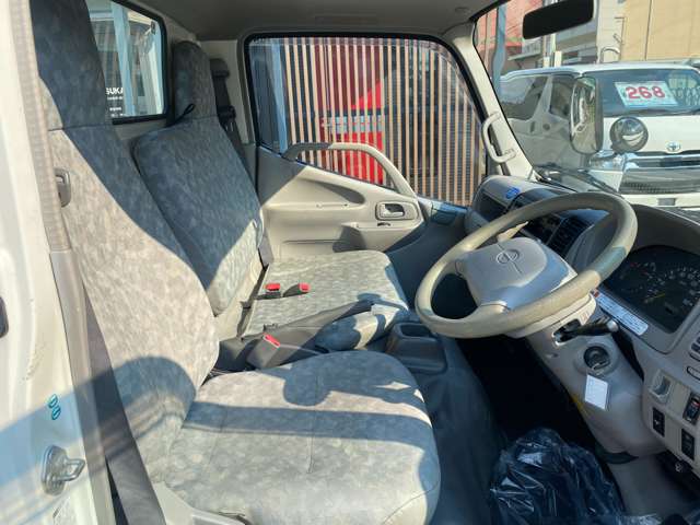 Hino Dutro 12