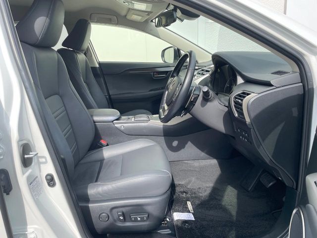 Lexus NX 8