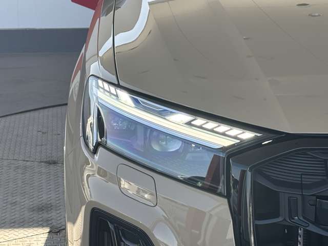 Audi SQ7 12