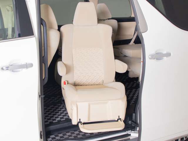 Toyota Alphard 5