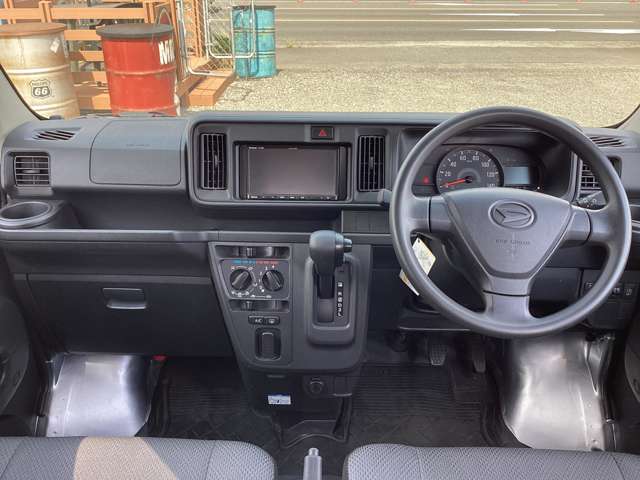 Daihatsu Hijet Cargo 3