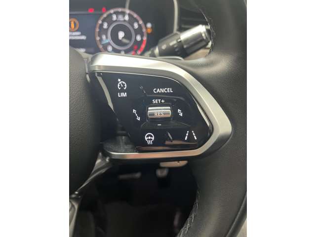 Jaguar F-Pace 11