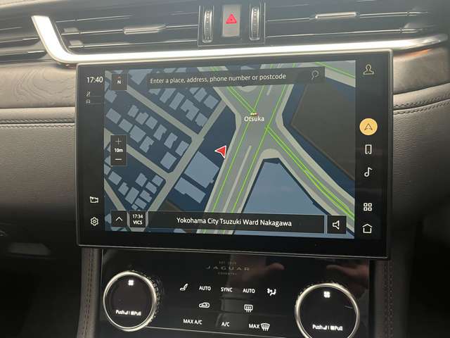 Jaguar F-Pace 8