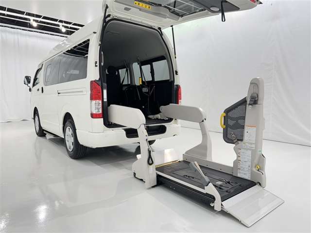 Toyota Regius Ace 12