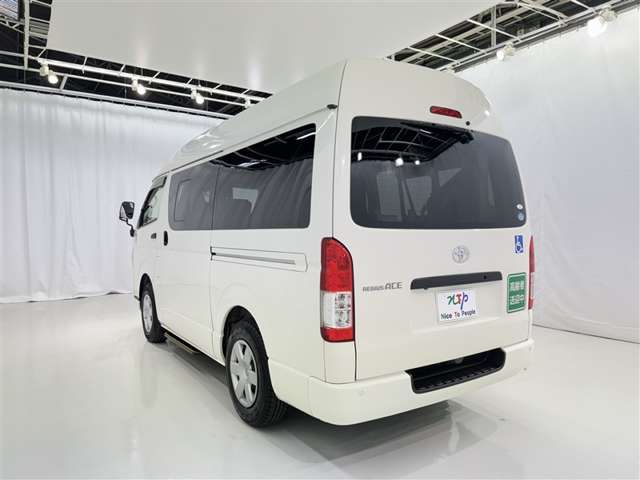 Toyota Regius Ace 6